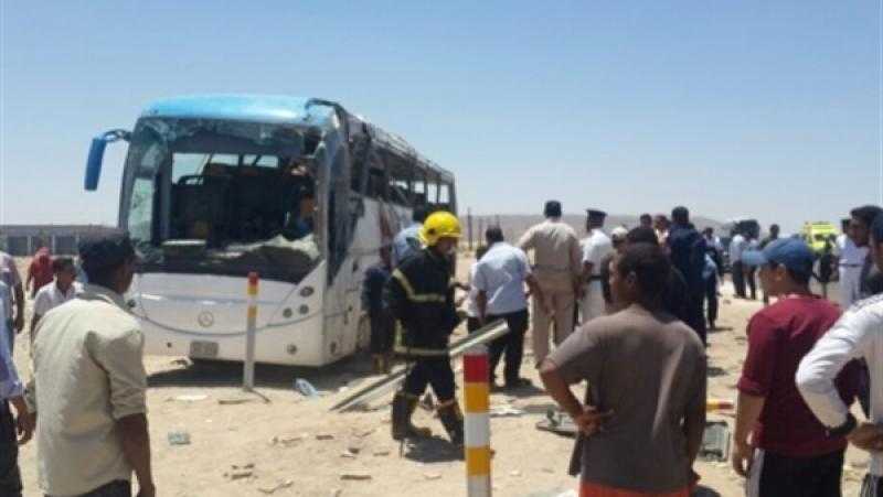 حادث بشع.. مصرع وإصابة 27 شخصًا في تصادم أتوبيس وسيارة نقل بصحراوي المنيا