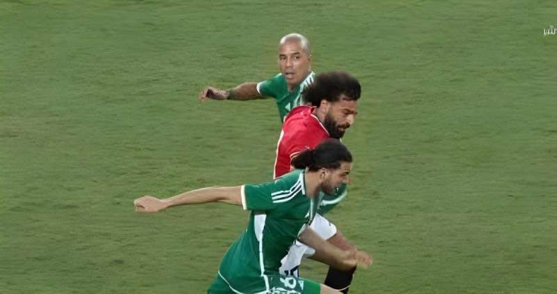 منتخب مصر يتعادل سلبيا أمام الجزائر فى الشوط الأول