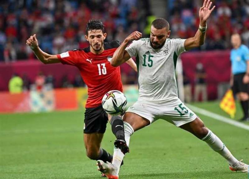 منتخب مصر يتعادل مع الجزائر بـ 10 لاعبين 1-1 وديًا في الإمارات