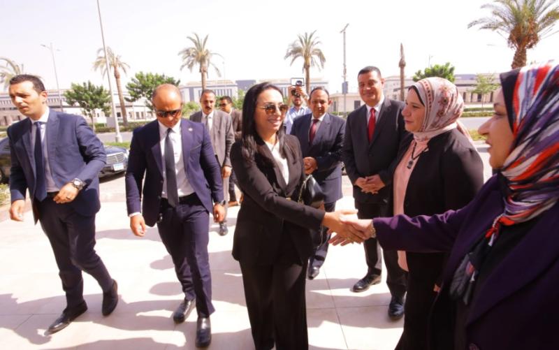 الدكتورة مايا مرسى تصل مقر وزارة التضامن فى العاصمة الإدارية
