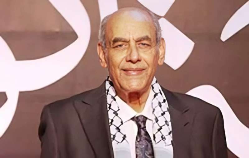 أحمد بدير بالكوفية الفلسطينية فى حفل افتتاح المهرجان القومى للمسرح