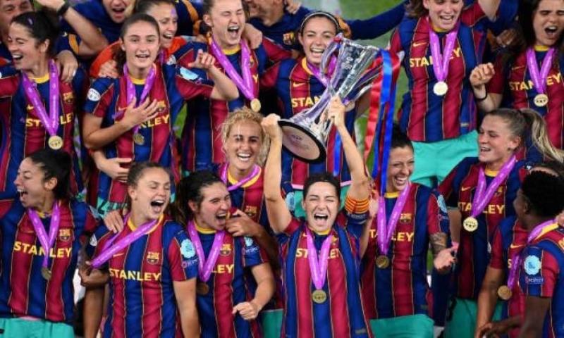 برشلونة يتوج بجائزة أفضل فريق للسيدات 2024 فى حفل البالون دور