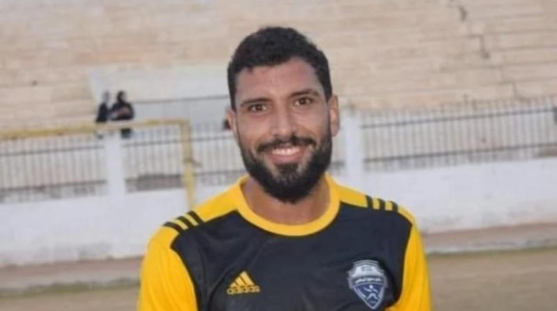 اللاعب محمد شوقي مدافع فريق نادي كفر الشيخ